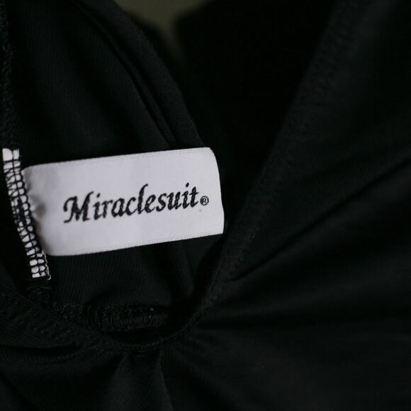 Miraclesuit Must Haves Escape Black Wrap One Piece Swimsuit Womens 10 Slimming - Picture 9 of 9